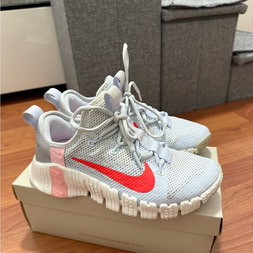 Nike Metcons - Picture 2 of 3